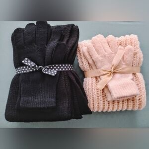 NWOT...Black and Cream Knit Gloves Set